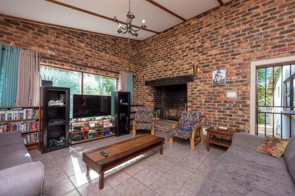 5 Bedroom Property for Sale in Denneoord Western Cape